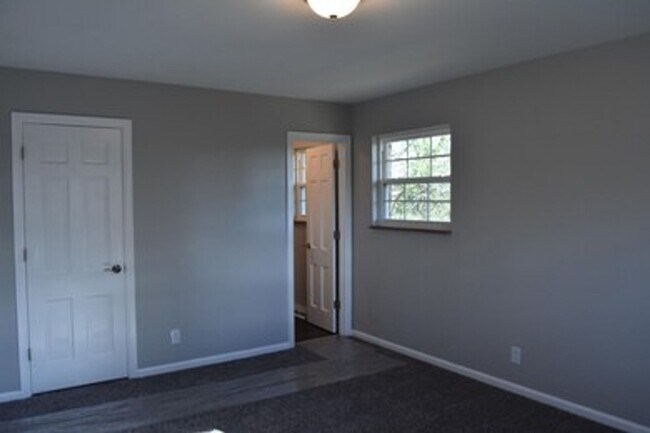 Building Photo - 4BR/3BA | Newly Renovated Single Family Home | Large backyard | In West Knoxville!