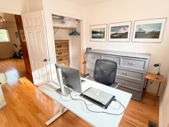 Building Photo - 6841 Crooked Tree Dr