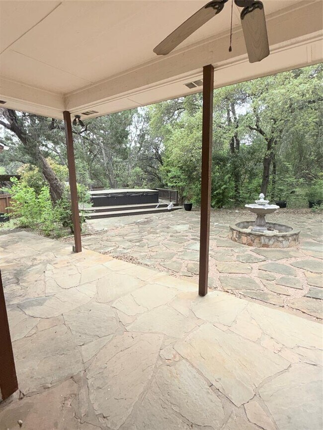 Building Photo - 611 Rolling Green Dr