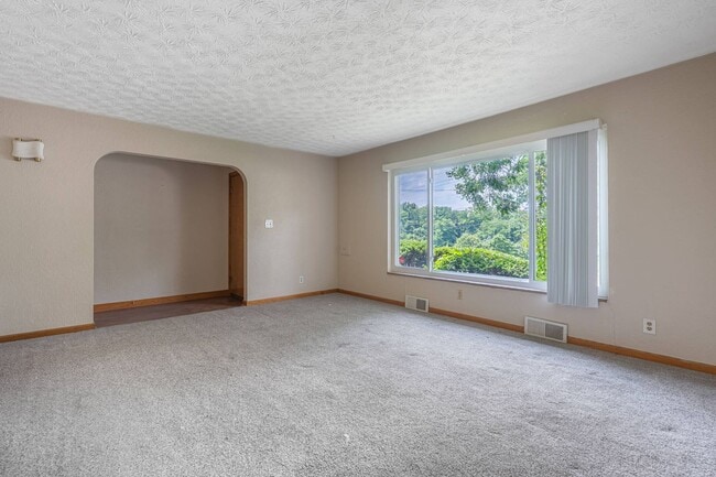 Building Photo - 1822 W Schantz Ave