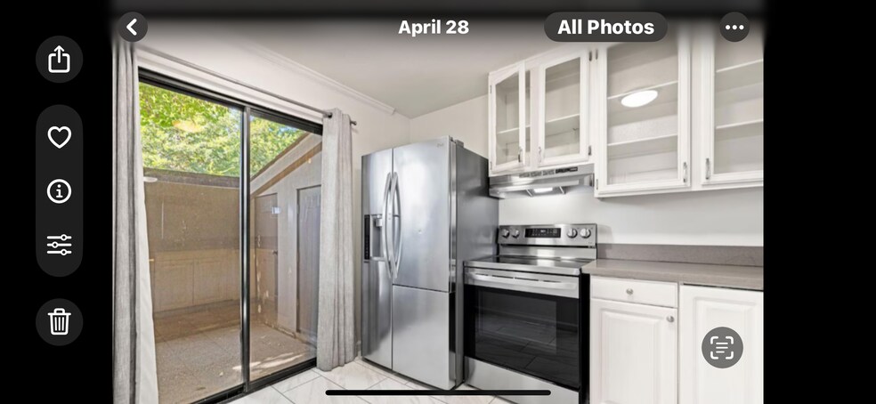 Building Photo - 899 Woodside Ln E