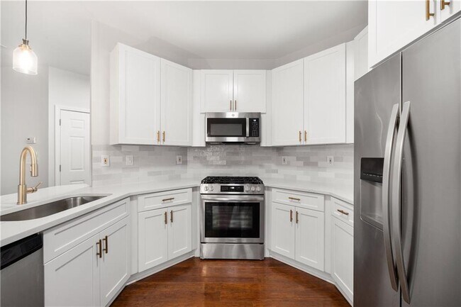 Building Photo - 2871 Belfaire Lake Dr