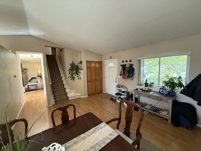 Building Photo - 739 Ponderosa Dr