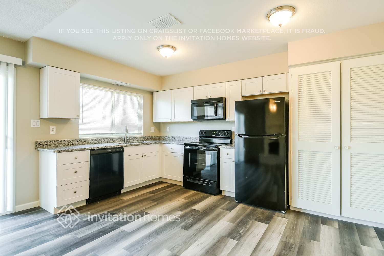 Building Photo - 2636 E Cactus Rd