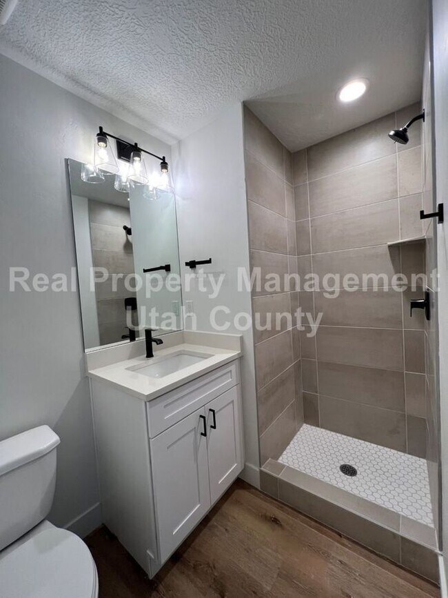 Building Photo - 606 E 340 S