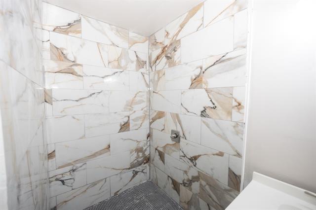 Building Photo - 600 Scenic Dr