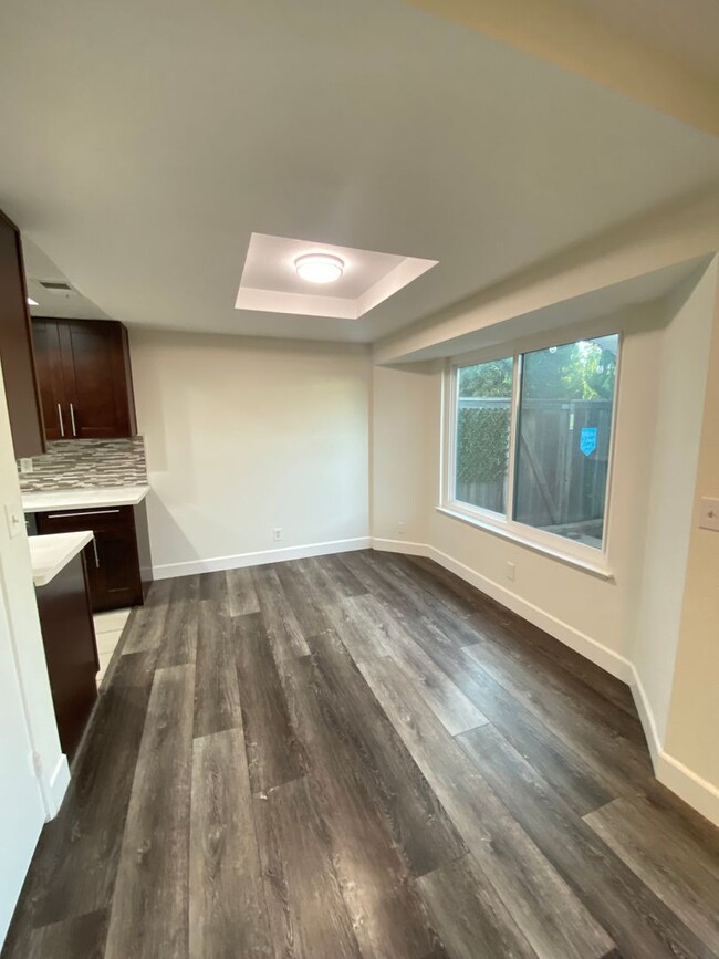 Building Photo - Two Bedroom Luxury Lakewood Condo For Rent!