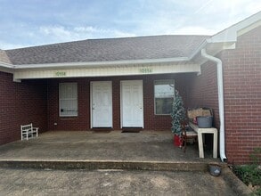 Building Photo - Renovated 3 Bedroom 2 Bath Home for Rent!!