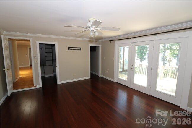 Building Photo - 4589 Giles Ave