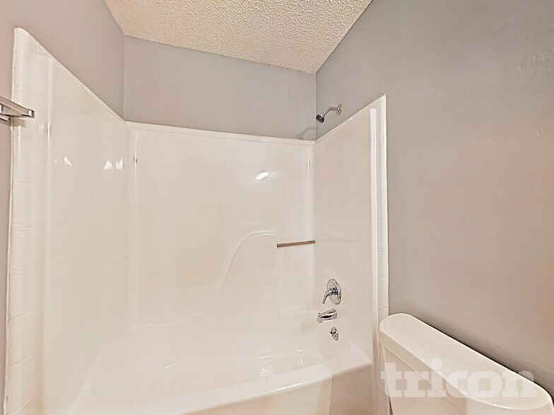 Building Photo - 225 Salusbury Ln