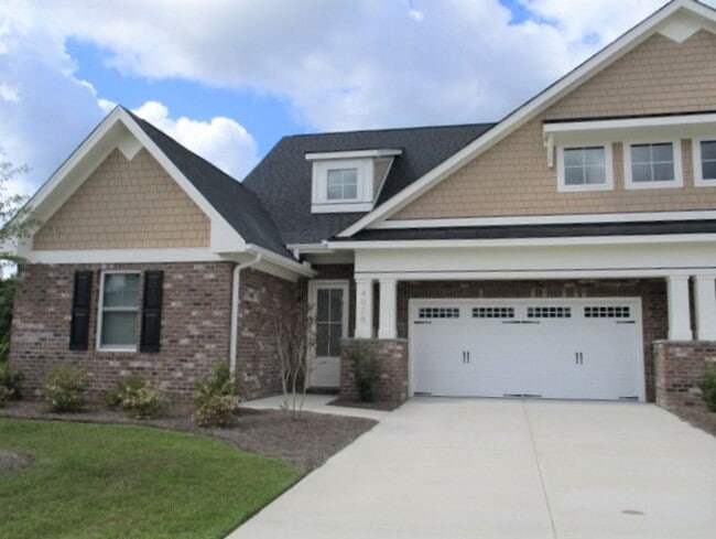 Primary Photo - Amazing Furnished Town Home in Brunswick F...