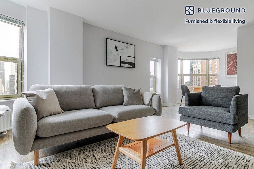 Primary Photo - 8 W Chestnut St