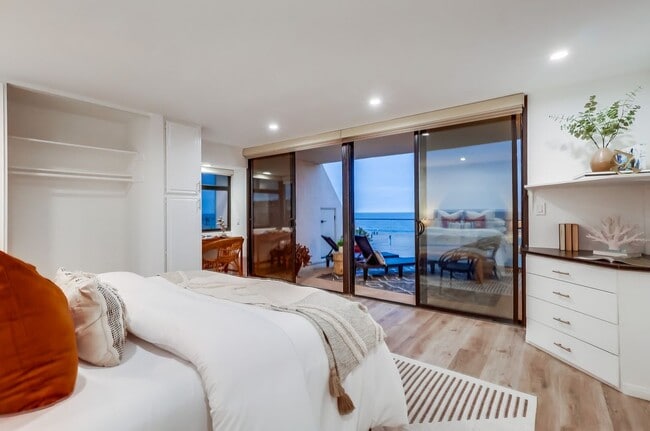 Building Photo - 1510 The Strand