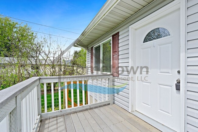 Building Photo - 6498 Tamarack Ln
