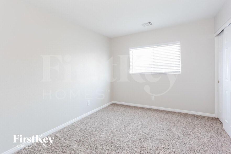 Building Photo - 5013 Whistling Acres Ave