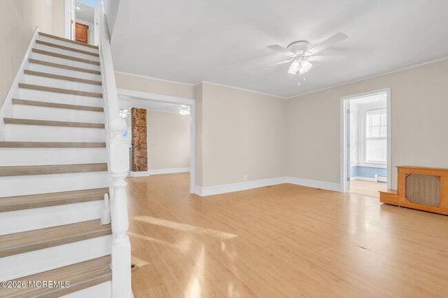 Building Photo - 104 Bank St