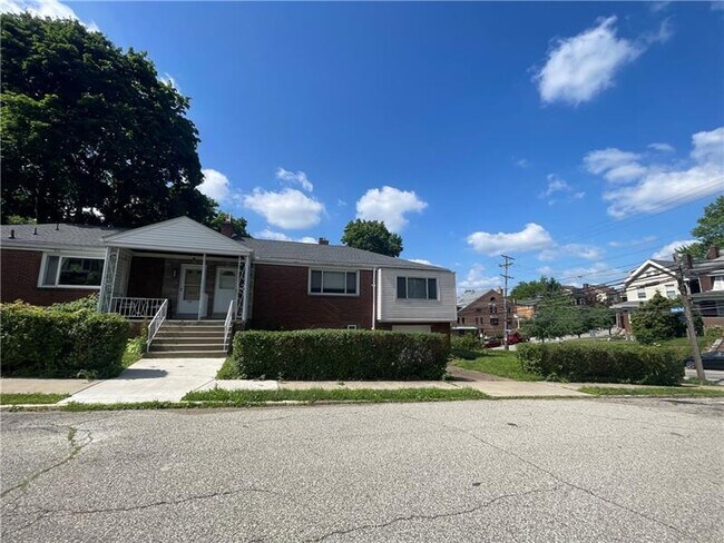 Primary Photo - 6306 Burchfield Ave