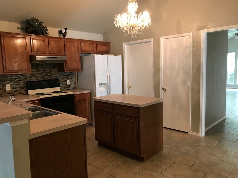 Building Photo - 713 Cooper Ln