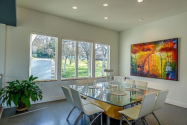 Building Photo - 108 Lost Oak Ct