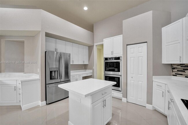 Building Photo - 8006 N Savannah Cir