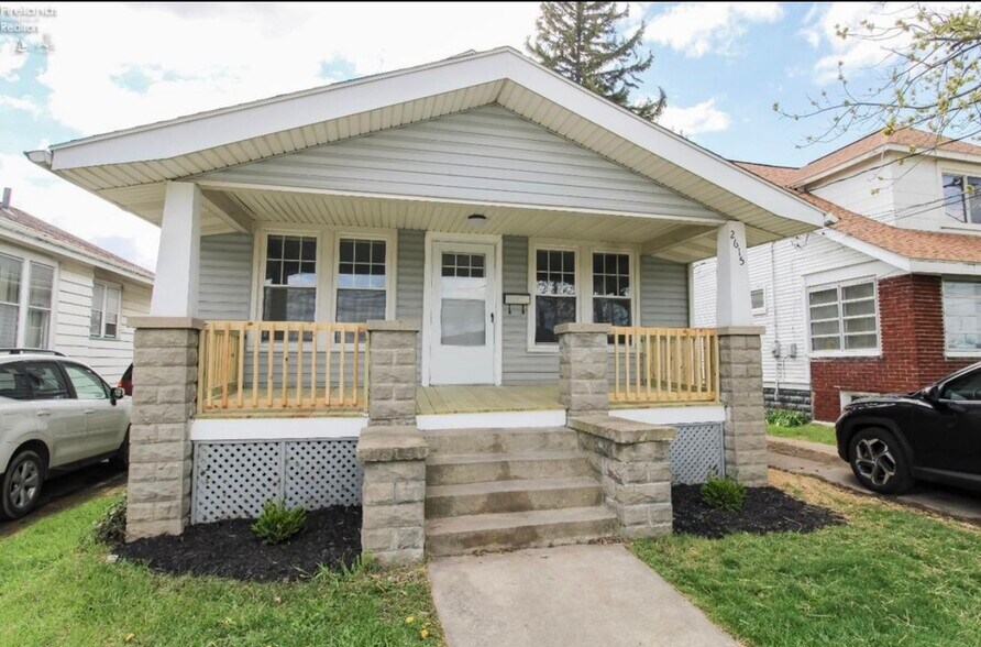 Primary Photo - 2615 Columbus Ave