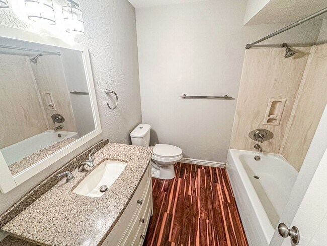 Building Photo - 2-Bedroom, 2-Bathroom Condo at District-12!!