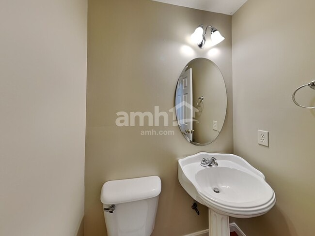 Building Photo - 637 Ellen Dr