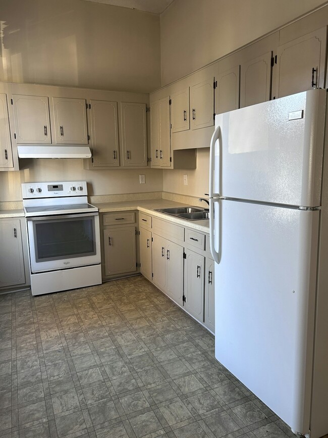 Building Photo - 516 4th St