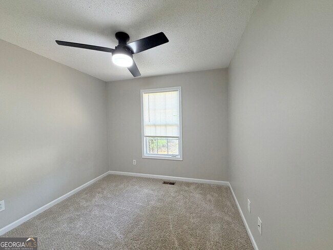 Building Photo - 11 Woodvine Ct