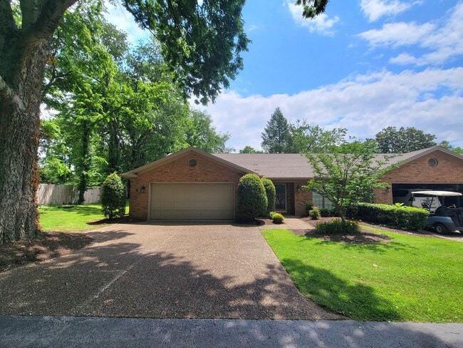 Building Photo - 406 Country Club Ln