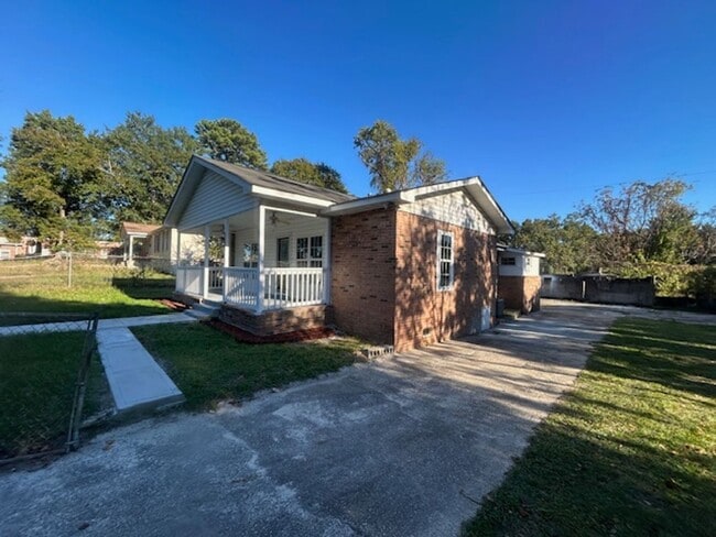 Building Photo - 3530 Beaumont Ave