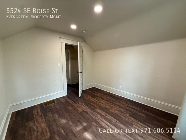 Building Photo - 5524 SE Boise St