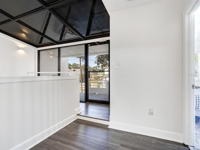 Building Photo - 3219 W San Juan St