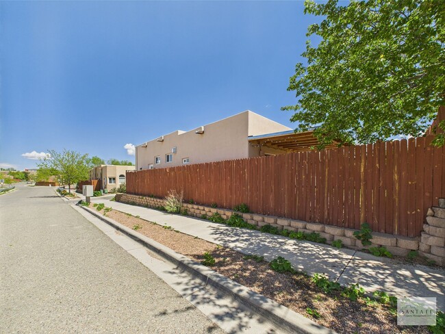Building Photo - Bright & Airy | Spacious Kitchen, A/C & Ga...