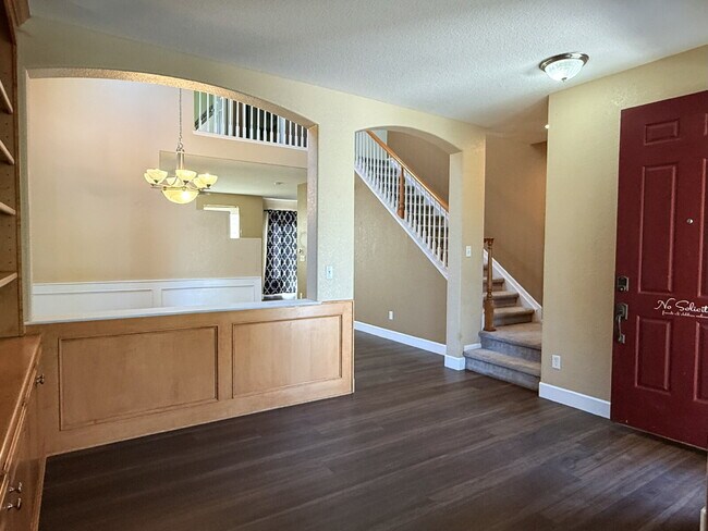 Building Photo - Gorgeous Reunion Home Features 4 Beds/2.5 Baths and Large Backyard. Close to Shopping, Dining and...