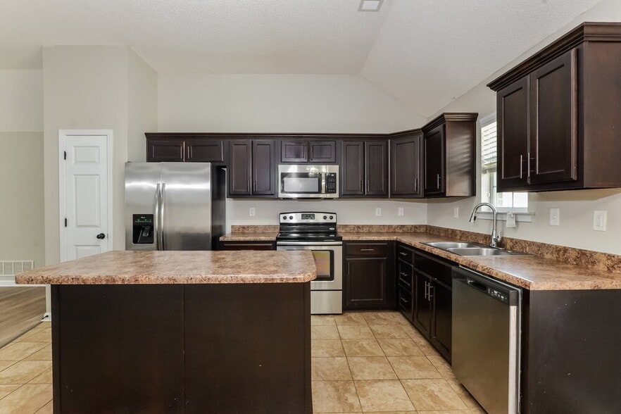Building Photo - 9876 Southern Oak Way