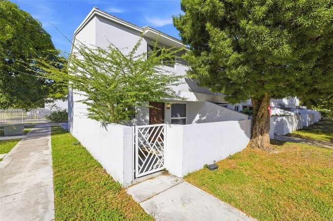 Building Photo - 1977 NW 5th Pl