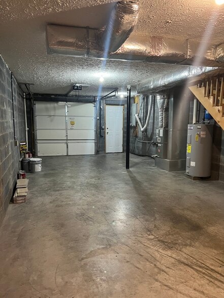 Building Photo - 633 Beaverview Dr