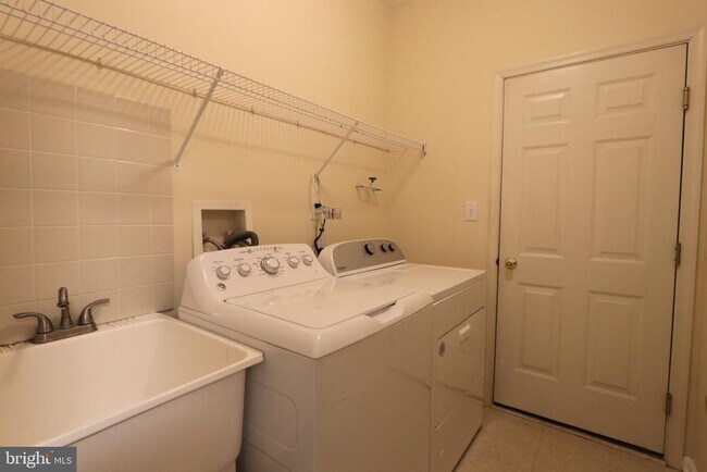 Building Photo - 34 Windsor Pond Rd