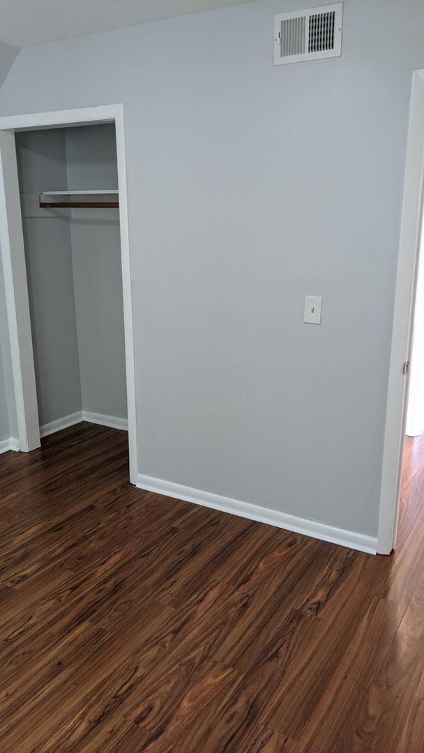 Building Photo - Walking distance to the Gulch & Music row!