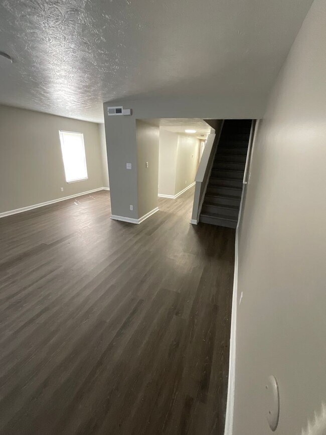 Building Photo - 4 Bed 2 Bath for Rent