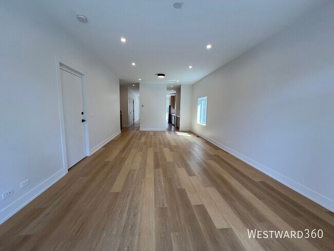 Primary Photo - 2042 W Washington Blvd