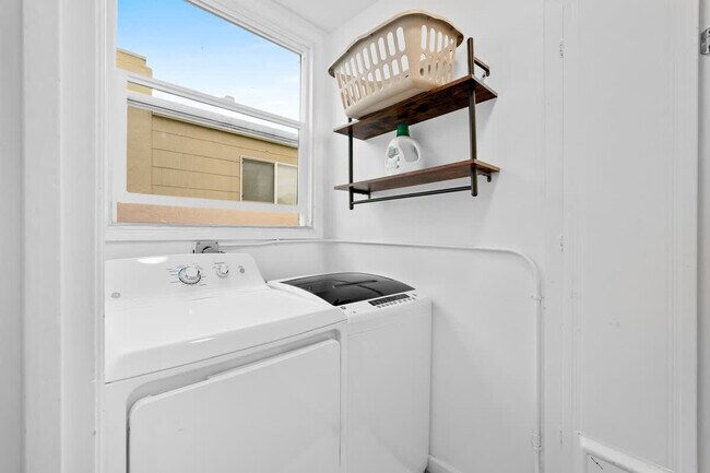 Building Photo - 145-147-147 Stanyan St