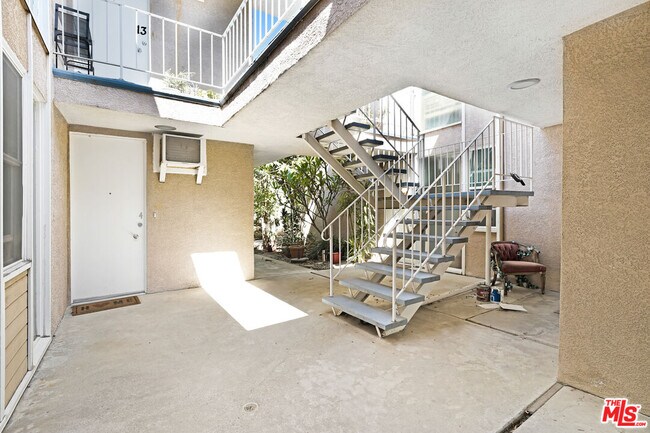 Building Photo - 932 Maltman Ave
