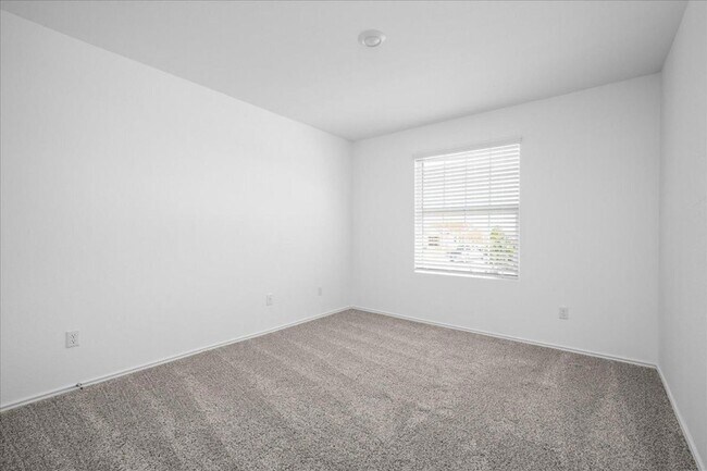 Building Photo - 404 Escondido Cir