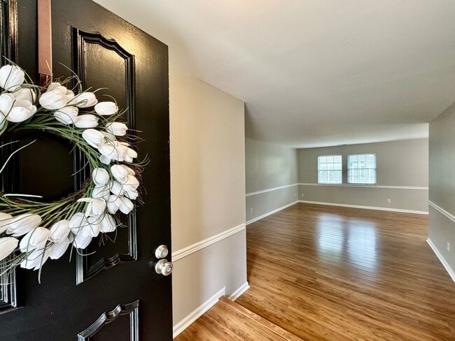 Building Photo - READY 05-15-25!! Ranch Home w/2-Car Garage...