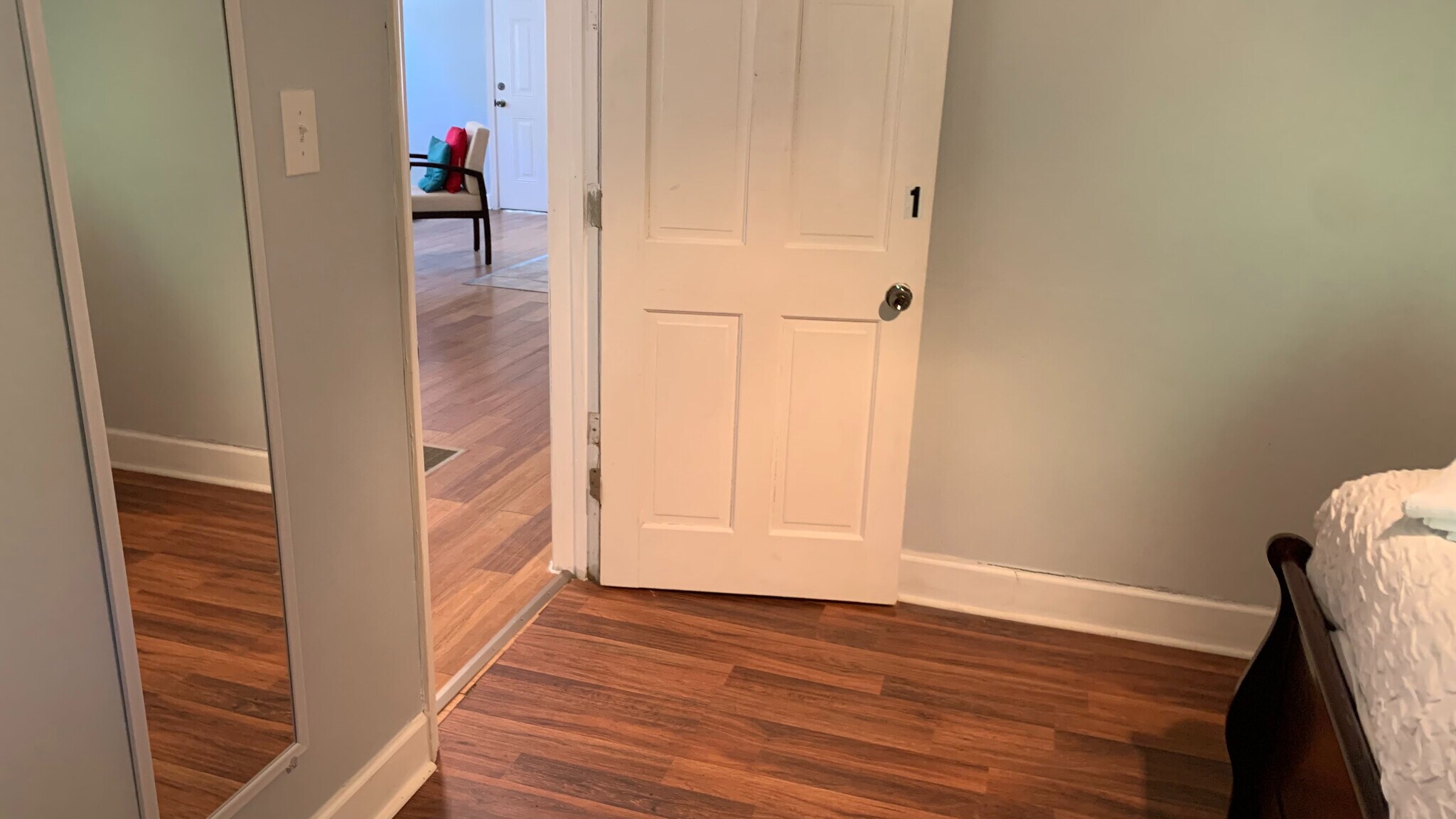 Building Photo - Room in House on E Cornwallis Rd