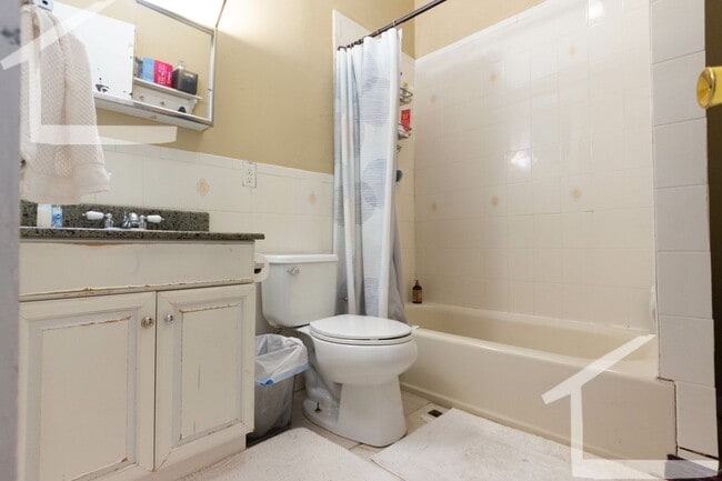 Building Photo - Beautiful 4 bed right in the heart of BU....