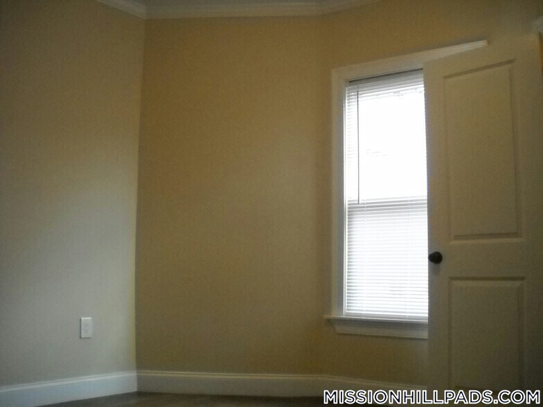 Building Photo - 2975 Washington St