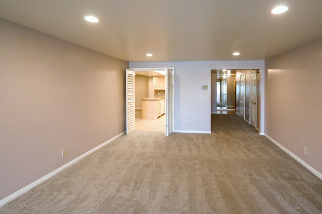 Building Photo - 2 Bedroom Downtown Salt Lake Condo